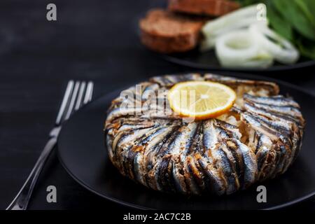 Avec Pilaf poisson hamsi. Kapama - cuisine traditionnelle turque Pilav Banque D'Images