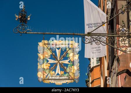 INNSBRUCK, Autriche, Europe - 26 octobre 2019 : enseigne en fer forgé dans le centre historique d'Innsbruck, Tyrol, Autriche, République de l'Europe Banque D'Images