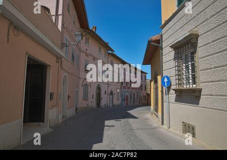 Montopoli in Val d'Arno rue étroite dans l'architecture HDR. C'est une municipalité dans la province de Pise dans la région Toscane. Banque D'Images