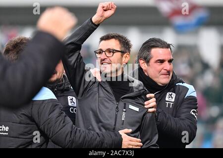 Munich, Allemagne. 06Th Nov, 2019. Michael KOELLNER entraîneur (1860), la jubilation, la joie, l'enthousiasme, football ligue 3, 17e journée, Munich-mer-TSV 1860 2-3, sur 01.12.2019. Alpenbauer Sportpark Unterhaching, DFL RÈGLEMENT INTERDIT TOUTE UTILISATION DE PHOTOGRAPHIE COMME DES SÉQUENCES D'IMAGES ET/OU QUASI VIDÉO. Utilisation dans le monde entier | Credit : dpa/Alamy Live News Banque D'Images