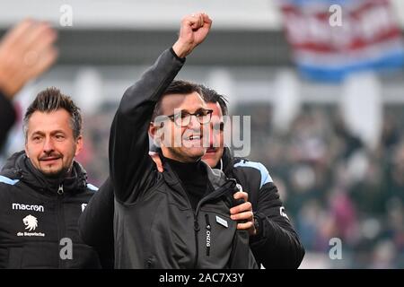 Munich, Allemagne. 06Th Nov, 2019. Michael KOELLNER entraîneur (1860), la jubilation, la joie, l'enthousiasme, football ligue 3, 17e journée, Munich-mer-TSV 1860 2-3, sur 01.12.2019. Alpenbauer Sportpark Unterhaching, DFL RÈGLEMENT INTERDIT TOUTE UTILISATION DE PHOTOGRAPHIE COMME DES SÉQUENCES D'IMAGES ET/OU QUASI VIDÉO. Utilisation dans le monde entier | Credit : dpa/Alamy Live News Banque D'Images