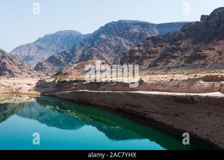 Wadi Beeh barrage dans la montagne Jebel Siae dans l'émirat de Ras Al Khaimah Emirats Arabes Unis Banque D'Images