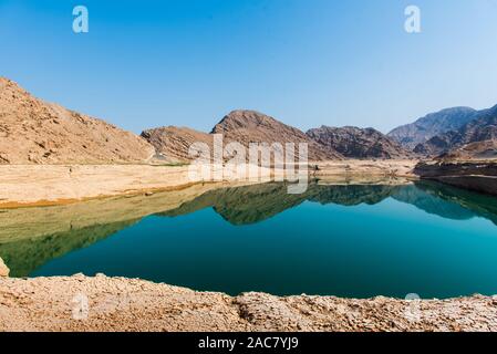 Wadi Beeh barrage dans la montagne Jebel Siae dans l'émirat de Ras Al Khaimah Emirats Arabes Unis Banque D'Images