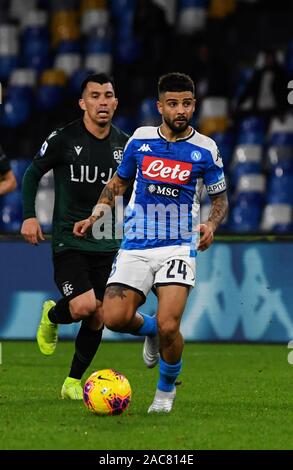 L'attaquant italien Napoli Lorenzo Insigne contrôle le ballon pendant le match de football Serie A italienne SSC Napoli vs FC Bologne 1909. Bologna a gagné 2-1. Banque D'Images