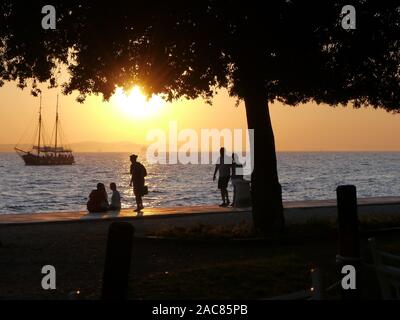 Le long du côté au coucher du soleil à Zadar Banque D'Images