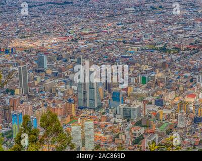 Bogota, Colombie - le 12 septembre 2019 : pour voir le centre moderne de Bogota à partir du haut de la montagne Monserrate, Bogota, Colombie, Amérique Latine Banque D'Images