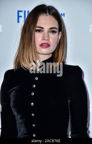 Londres, Royaume-Uni. 1er décembre 2019. Lily James assiste à la 22e British Independent Film Awards au Old Billingsgate sur Décembre 01, 2019 à Londres, en Angleterre. Credit Photo : Alamy/Capital Live News Banque D'Images