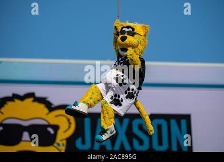 Jacksonville, FL, USA. 1er décembre 2019. Jaguars Jaxson de Ville Mascot effectue avant 1er semestre entre le jeu de football américain NFL Tampa Bay Buccaneers et les Jacksonville Jaguars au domaine bancaire TIAA à Jacksonville, FL. Romeo T Guzman/CSM/Alamy Live News Banque D'Images