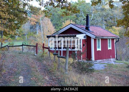 Un vieux cottage dans Ekelund, Bogesundslandet, près de Vaxholm, en Suède Banque D'Images