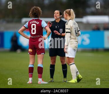 Dagenham, UK. 1er décembre 2019. Arbitre Amy Fearn.au cours de la Barclays Women's super match de championnat entre West Ham United Manchester United et les femmes au stade vert jonc sur Décembre 01, 2019 à Dagenham, en Angleterre. (Photo par AFS/Espa-Images) Credit : Cal Sport Media/Alamy Live News Banque D'Images