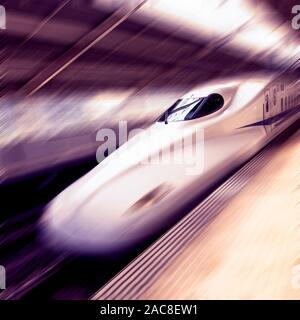 Le train Shinkansen au Japon Banque D'Images