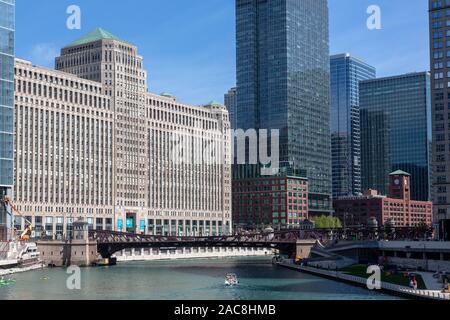 Merchandise Mart, rivière de Chicago, Chicago, USA Banque D'Images