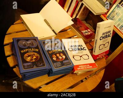 Simon Laplace écrivain historien Niortais a consacré son dernier livre "Jacques Chirac" à "Librairie des Halles' de Niort Banque D'Images