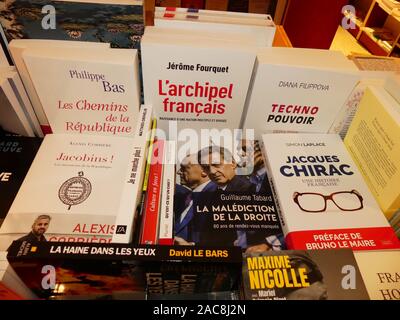 Simon Laplace écrivain historien Niortais a consacré son dernier livre "Jacques Chirac" à "Librairie des Halles' de Niort Banque D'Images