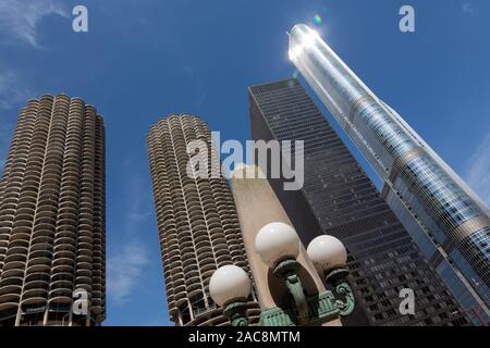 Le Marina City, 330 North Wabash (aka bâtiment IBM, IBM, AMA Plaza Plaza) et Trump Tower, Chicago, USA Banque D'Images