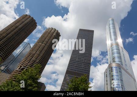 Le Marina City, 330 North Wabash (aka bâtiment IBM, IBM, AMA Plaza Plaza) et Trump Tower, Chicago, USA Banque D'Images