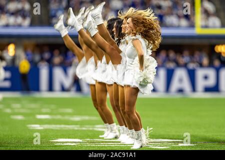 Indianapolis, Indiana, USA. 1er décembre 2019. Indianapolis Colts cheerleaders effectuer dans la deuxième moitié du match entre les Tennessee Titans et les Indianapolis Colts au Lucas Oil Stadium, Indianapolis, Indiana. Crédit : Scott Stuart/ZUMA/Alamy Fil Live News Banque D'Images