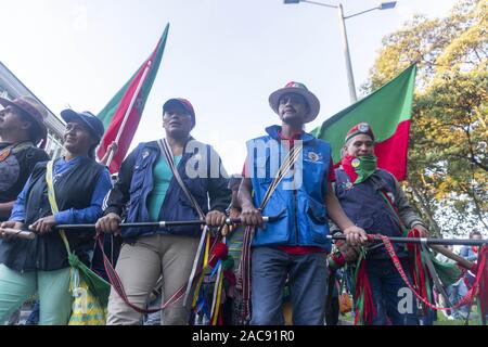 10 octobre 2019 : Les membres de la Garde côtière de Cauca dans une nouvelle casserole a appelé ce dimanche, 1 décembre, à l'occasion de la taux de chômage national qui a été réalisé dans le pays depuis le 21 novembre et a concentré ses activités dans la capitale. Crédit : Daniel Garzon Herazo/ZUMA/Alamy Fil Live News Banque D'Images