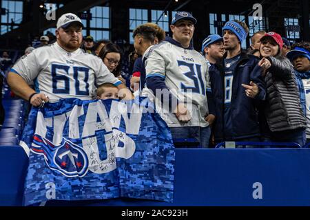 Indianapolis, Indiana, USA. 1er décembre 2019. Tennessee Titans dans les stands après le match entre les Tennessee Titans et les Indianapolis Colts au Lucas Oil Stadium, Indianapolis, Indiana. Crédit : Scott Stuart/ZUMA/Alamy Fil Live News Banque D'Images