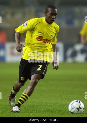 Westfalestadion Dortmund Allemagne 25.9.2002, Football : Ligue des Champions 2002-2003, saison (Borussia Dortmund BVB, jaune) contre l'AJ Auxerre (AUX, blanc) 2:1 ; EVANILSON (BVB) Banque D'Images