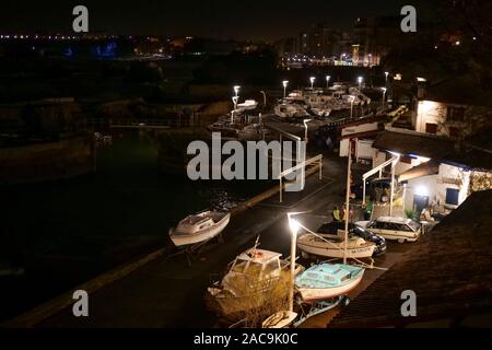 Vue de nuit sur la Côte des Basques, Biarritz, Pyrénées-Atlantiques, France Banque D'Images