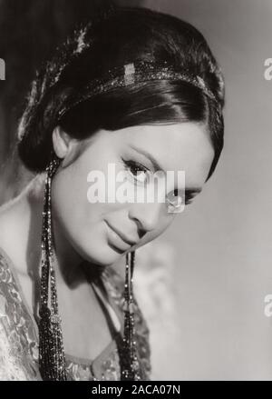 Teresa Lorca, spanische Flamencotänzerin Schauspielerin und im Spielfilm "der Schatz des Azteken', Deutschland 1965. L'actrice et danseuse de flamenco espagnole Teresa Lorca dans le film "der Schatz des Azteken', Allemagne 1965. Banque D'Images