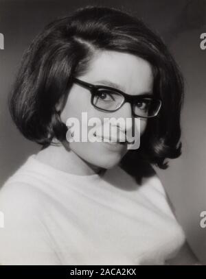 Nana Mouskouri, griechische Sängerin, Deutschland 1960 frühe er Jahre. La chanteuse grecque Nana Mouskouri, l'Allemagne au début des années 60. Banque D'Images