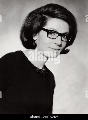 Nana Mouskouri, griechische Sängerin, Deutschland 1960 frühe er Jahre. La chanteuse grecque Nana Mouskouri, l'Allemagne au début des années 60. Banque D'Images