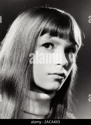 Susanne Uhlen, deutsche Schauspielerin als Teenager, Deutschland späte er Jahre 1960. L'actrice allemande Susanne Uhlen comme un adolescent, en Allemagne fin des années 60. Banque D'Images