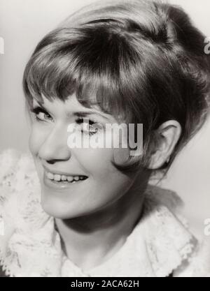 Reni Walther, deutsche Schauspielerin, Deutschland um 1963. L'actrice allemande Reni Walther, en Allemagne autour de 1963. Banque D'Images