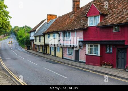 L'Angleterre, Saffron Walden, Essex, Bridge Street, maisons à colombage colorées Banque D'Images