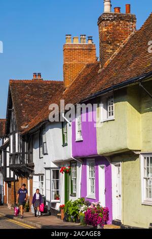 L'Angleterre, Saffron Walden, Essex, Castle Street, maisons colorées Banque D'Images