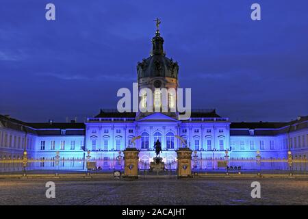 Portail principal du Palais de Charlottenburg à Berlin pendant la Fête des Lumières 2009, l'Allemagne, de l'Europe Banque D'Images