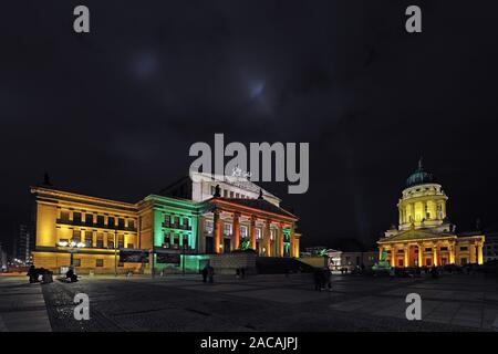 Konzerthaus , à gauche, et cathédrale française, droite, Gendarmenma Banque D'Images