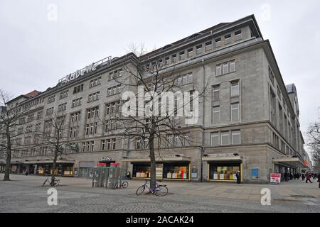 Grand magasin KaDeWe, de l'entrée de l'Ouest, Berlin, Germany, Europe Banque D'Images