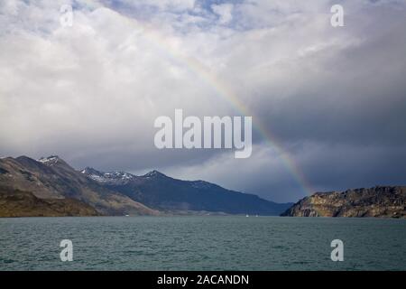 Arc-en-ciel sur Lago Argentino, Parque Nacional Los Glaciares, Argentine Banque D'Images