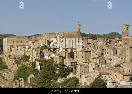 Sorano eine alte Tuffsteinstadt, Toskana, Paul Eluard une vieille ville sur une roche de tuf, Toscane Banque D'Images
