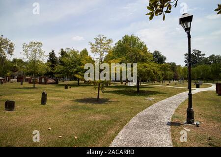 Chemin à travers la savane cimetière colonial park georgia usa Banque D'Images