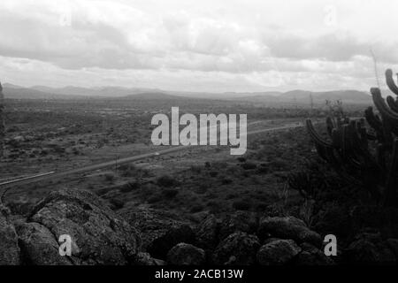 Vor ancien Wüste Sierra Madre, 1963. Désert avec Sierra Madre à l'arrière, 1963. Banque D'Images