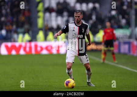 Torino, Italie. 1er décembre 2019. Italien de série A. la Juventus FC vs Us Sassuolo Calcio . Code Pjanic de la Juventus FC. Banque D'Images