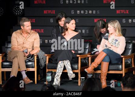 Séoul, Corée du Sud. 2 Décembre, 2019. . 09Th Nov, 2019. Ryan Reynolds, Adria Arjona et Melanie Laurent, Dec 2, 2019 : (L-R) Ryan Reynolds acteur canado-américaine, une actrice et mannequin américaine Adria Arjona et l'actrice française Mélanie Laurent participer à une conférence de presse pour son nouveau film, 6 Underground, à Séoul, en Corée du Sud. Credit : Lee Jae-Won/AFLO/Alamy Live News Crédit : AFLO Co.,Ltd/Alamy Live News Banque D'Images