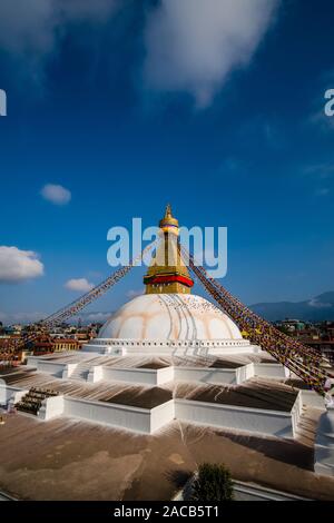 Vue sur le Boudha Stupa dans la banlieue Boudhanath, l'une des principales attractions touristiques de la ville Banque D'Images