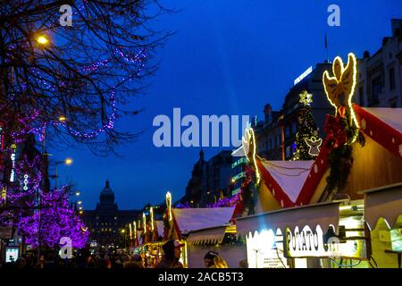 Soirée sur la place Venceslas de Prague République tchèque, Marché de Noël Banque D'Images