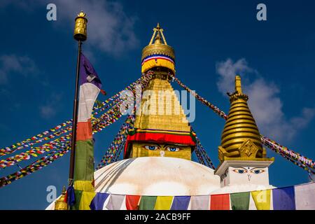 Vue sur le Boudha Stupa dans la banlieue Boudhanath, l'une des principales attractions touristiques de la ville Banque D'Images