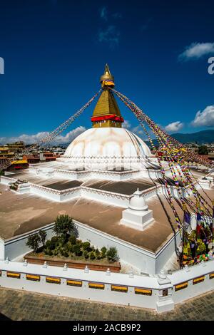 Vue sur le Boudha Stupa dans la banlieue Boudhanath, l'une des principales attractions touristiques de la ville Banque D'Images