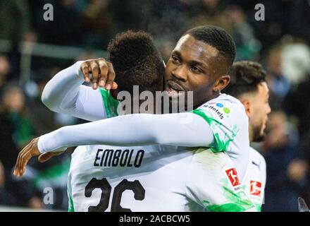 Sports, football, Bundesliga 2019/2020 Borussia Moenchengladbach, vs. SC Fribourg 4-2, stade Borussia Park, se réjouissent de l'objectif 4-2, buteur gauche Grosse Caye Breel (MG), Marcus droit Thuram (MG), DFL RÈGLEMENT INTERDIT TOUTE UTILISATION DES PHOTOGRAPHIES COMME DES SÉQUENCES D'IMAGES ET/OU QUASI-vidéo Banque D'Images