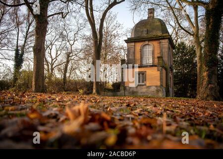 Hanovre, Allemagne. 09Th Nov, 2019. Automne feuillage de couleur se trouve en face de la cuisine pavillon de jardin sur Lindener Berg. Credit : Sina Schuldt/dpa/Alamy Live News Banque D'Images