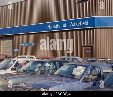 Concessionnaire automobile Volvo, à Wakefield, en 1988, West Yorkshire, dans le Nord de l'Angleterre, Royaume-Uni Banque D'Images