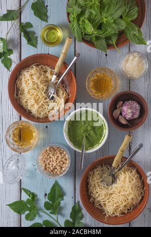 Courgette spaghetti, reshkitchen, légumes grillés au pesto, poulet, la dinde florentine, la courge spaghetti, la courge spaghetti Banque D'Images