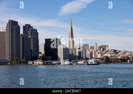 Horizon de San Francisco vu de la baie. Californie, États-Unis d'Amérique Banque D'Images